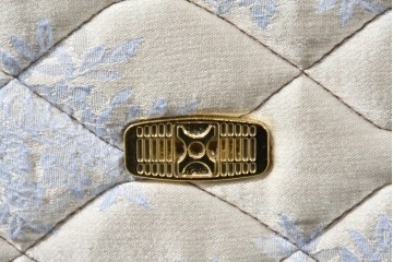 中古　希少モデル　イギリス　Slumberland(スランバーランド)社のマットレス　イタリア　formenti(フォルメンティ)のオールレザークイーンサイズベッドフレーム　定価約350万円　(R-085929)