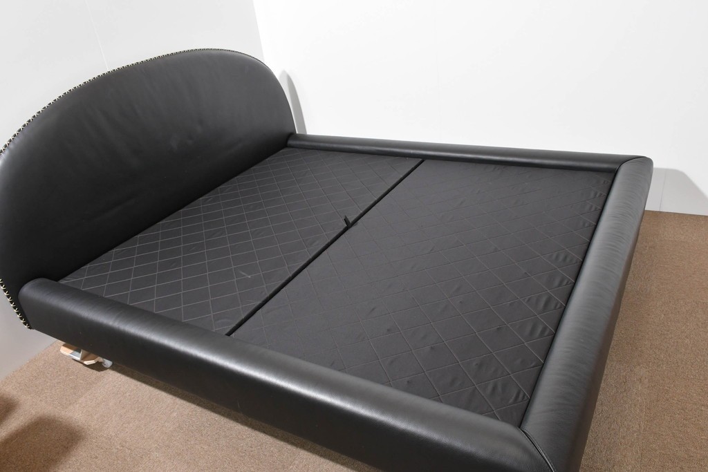 中古　希少モデル　イギリス　Slumberland(スランバーランド)社のマットレス　イタリア　formenti(フォルメンティ)のオールレザークイーンサイズベッドフレーム　定価約350万円　(R-085929)