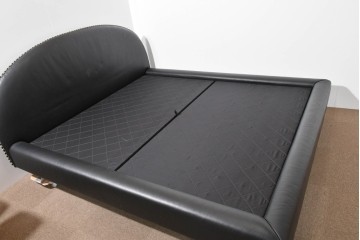 中古　希少モデル　イギリス　Slumberland(スランバーランド)社のマットレス　イタリア　formenti(フォルメンティ)のオールレザークイーンサイズベッドフレーム　定価約350万円　(R-085929)