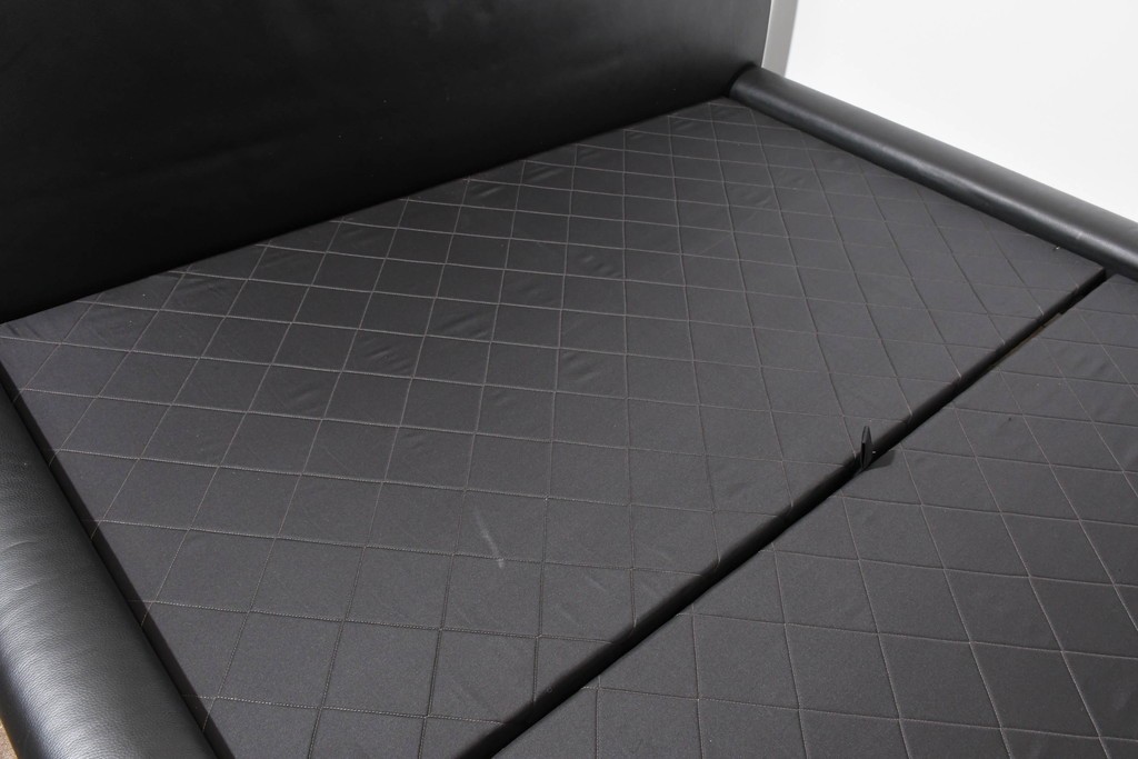 中古　希少モデル　イギリス　Slumberland(スランバーランド)社のマットレス　イタリア　formenti(フォルメンティ)のオールレザークイーンサイズベッドフレーム　定価約350万円　(R-085929)