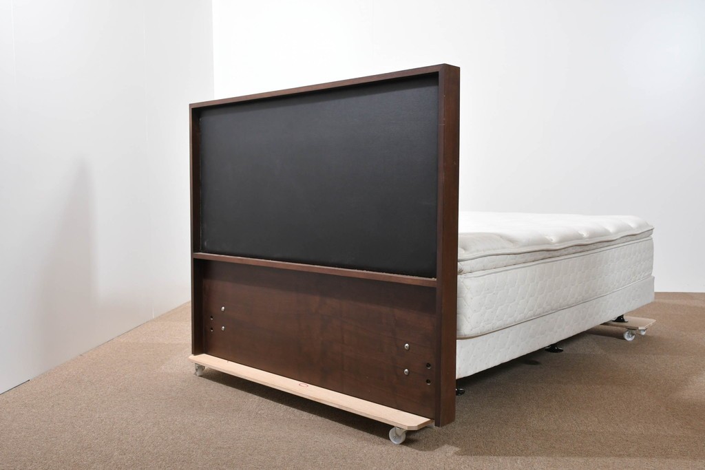 中古　Sealy(シーリー)　ポスチャーペディック　FORTE(フォルテ)　ダブルクッションタイプの本革ヘッドボード付きセミダブルベッド　定価(フレーム+マットレス)約52万円　(R-085930)