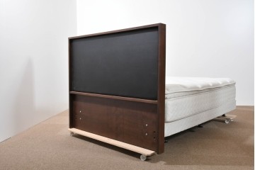 中古　Sealy(シーリー)　ポスチャーペディック　FORTE(フォルテ)　ダブルクッションタイプの本革ヘッドボード付きセミダブルベッド　定価(フレーム+マットレス)約52万円　(R-085930)