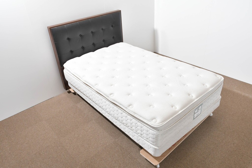 中古　Sealy(シーリー)　ポスチャーペディック　FORTE(フォルテ)　ダブルクッションタイプの本革ヘッドボード付きセミダブルベッド　定価(フレーム+マットレス)約52万円　(R-085930)