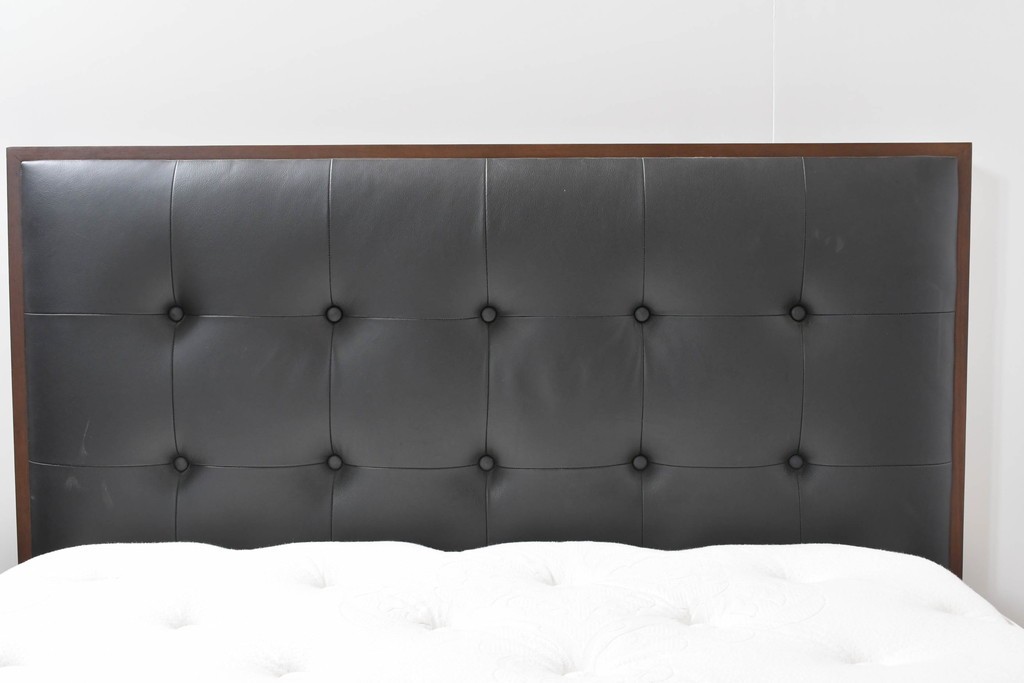 中古　Sealy(シーリー)　ポスチャーペディック　FORTE(フォルテ)　ダブルクッションタイプの本革ヘッドボード付きセミダブルベッド　定価(フレーム+マットレス)約52万円　(R-085930)