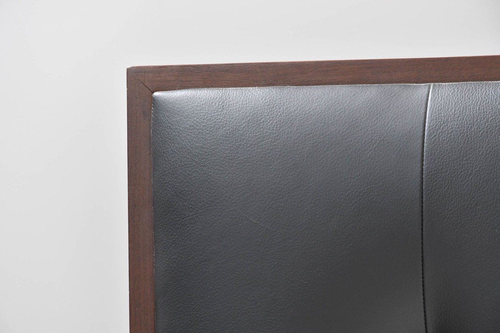 中古　Sealy(シーリー)　ポスチャーペディック　FORTE(フォルテ)　ダブルクッションタイプの本革ヘッドボード付きセミダブルベッド　定価(フレーム+マットレス)約52万円　(R-085930)