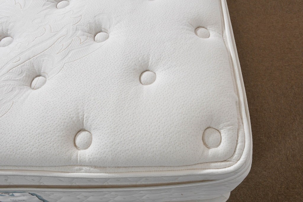 中古　Sealy(シーリー)　ポスチャーペディック　FORTE(フォルテ)　ダブルクッションタイプの本革ヘッドボード付きセミダブルベッド　定価(フレーム+マットレス)約52万円　(R-085930)