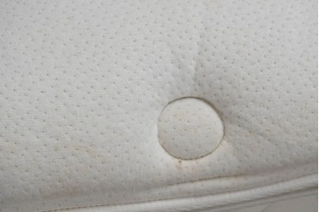 中古　Sealy(シーリー)　ポスチャーペディック　FORTE(フォルテ)　ダブルクッションタイプの本革ヘッドボード付きセミダブルベッド　定価(フレーム+マットレス)約52万円　(R-085930)