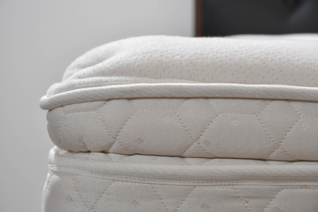 中古　Sealy(シーリー)　ポスチャーペディック　FORTE(フォルテ)　ダブルクッションタイプの本革ヘッドボード付きセミダブルベッド　定価(フレーム+マットレス)約52万円　(R-085930)