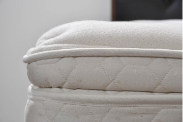 中古　Sealy(シーリー)　ポスチャーペディック　FORTE(フォルテ)　ダブルクッションタイプの本革ヘッドボード付きセミダブルベッド　定価(フレーム+マットレス)約52万円　(R-085930)