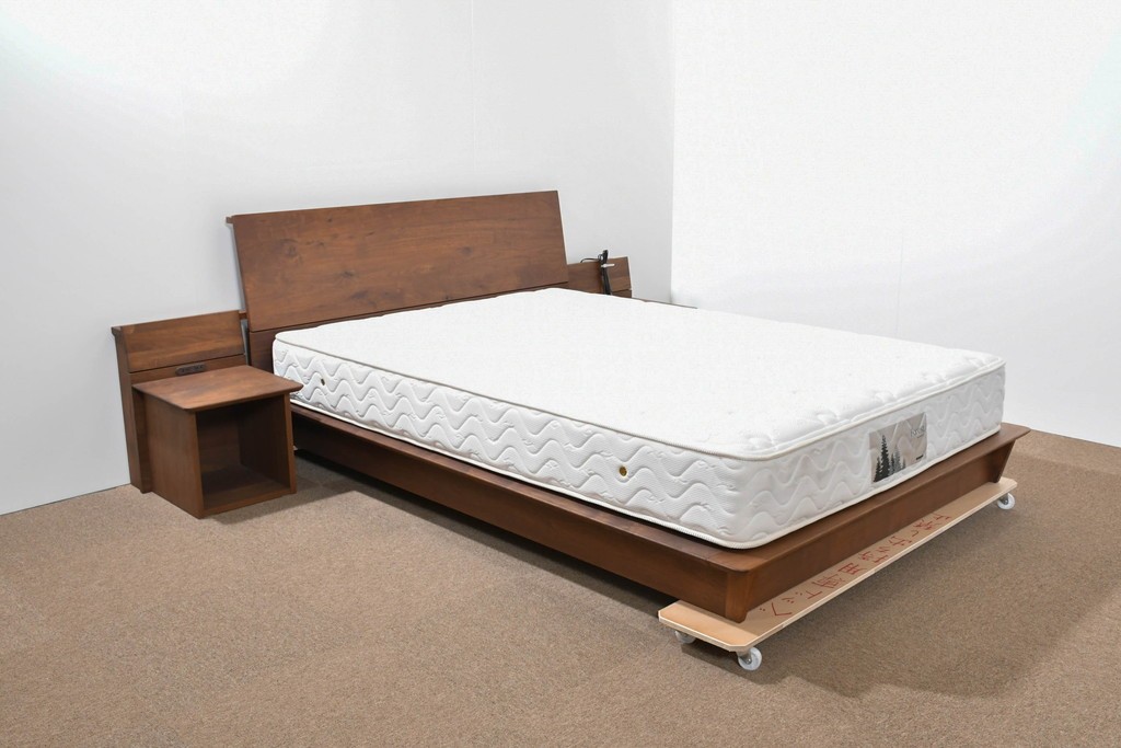 中古　美品　Veil(ヴェール)　ウォールナット　マットレス付きのダブルサイズベッド　定価約30万円　(R-085931)