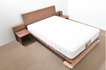 中古　美品　Veil(ヴェール)　ウォールナット　マットレス付きのダブルサイズベッド　定価約30万円　(R-085931)