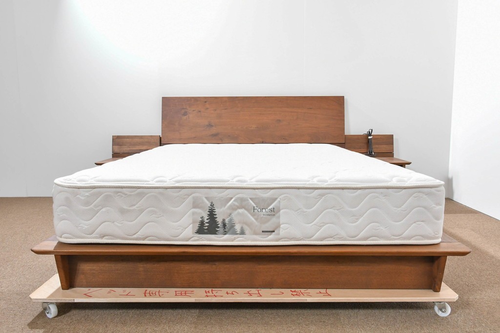 中古　美品　Veil(ヴェール)　ウォールナット　マットレス付きのダブルサイズベッド　定価約30万円　(R-085931)