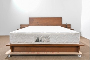 中古　美品　Veil(ヴェール)　ウォールナット　マットレス付きのダブルサイズベッド　定価約30万円　(R-085931)