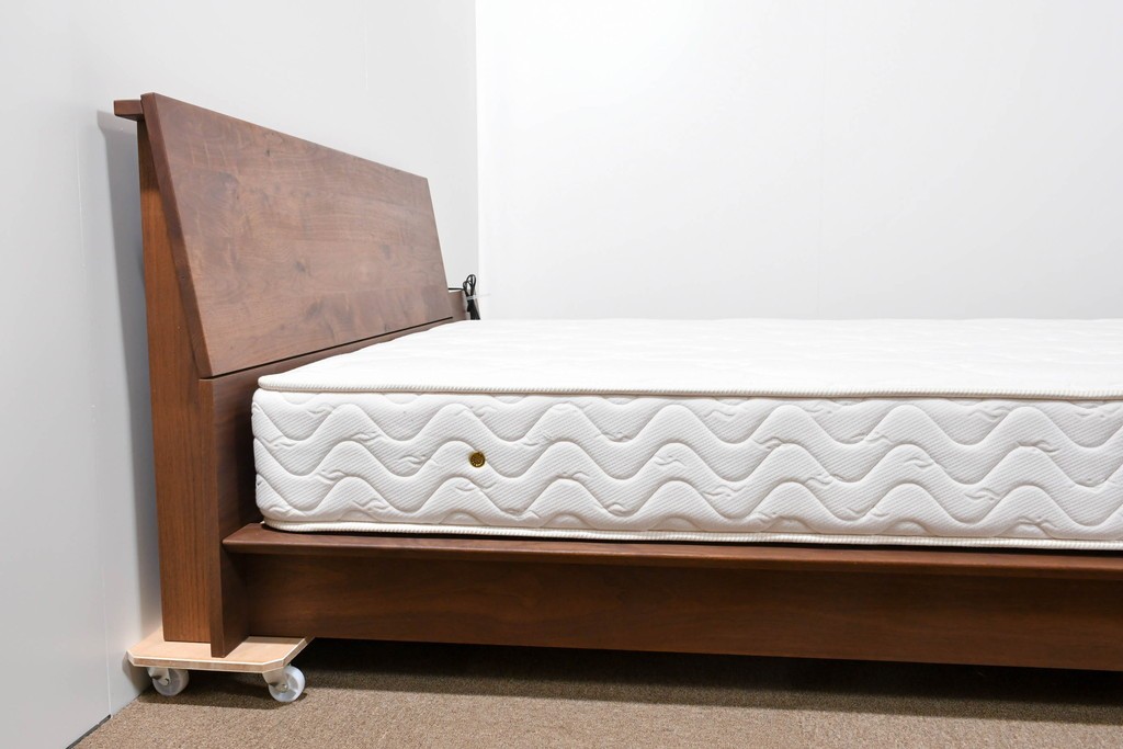 中古　美品　Veil(ヴェール)　ウォールナット　マットレス付きのダブルサイズベッド　定価約30万円　(R-085931)