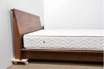 中古　美品　Veil(ヴェール)　ウォールナット　マットレス付きのダブルサイズベッド　定価約30万円　(R-085931)