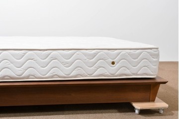 中古　美品　Veil(ヴェール)　ウォールナット　マットレス付きのダブルサイズベッド　定価約30万円　(R-085931)