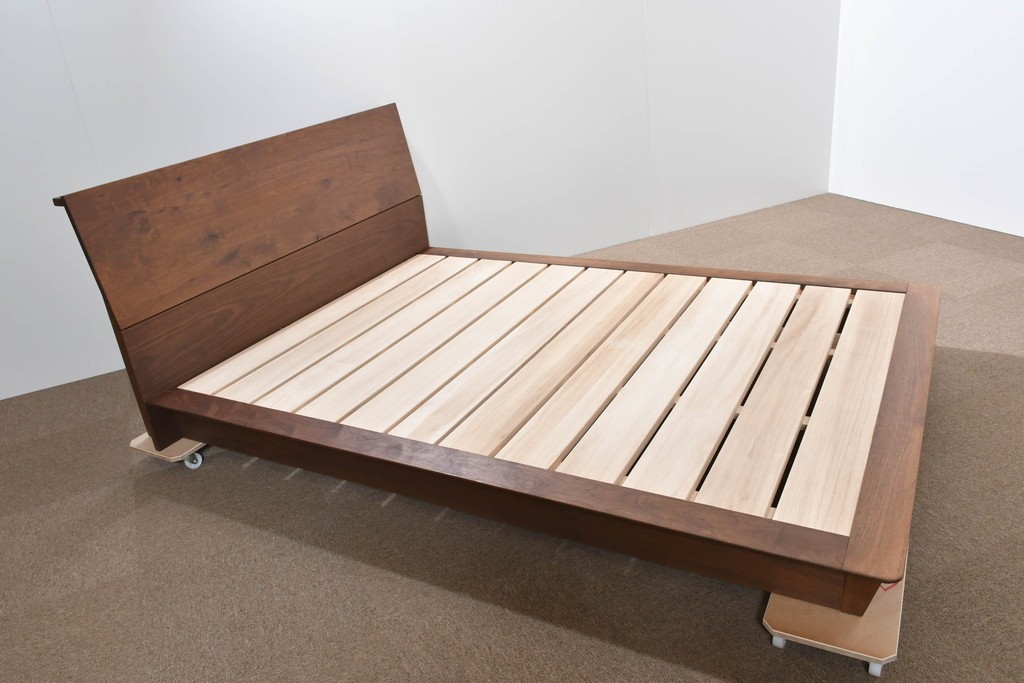 中古　美品　Veil(ヴェール)　ウォールナット　マットレス付きのダブルサイズベッド　定価約30万円　(R-085931)