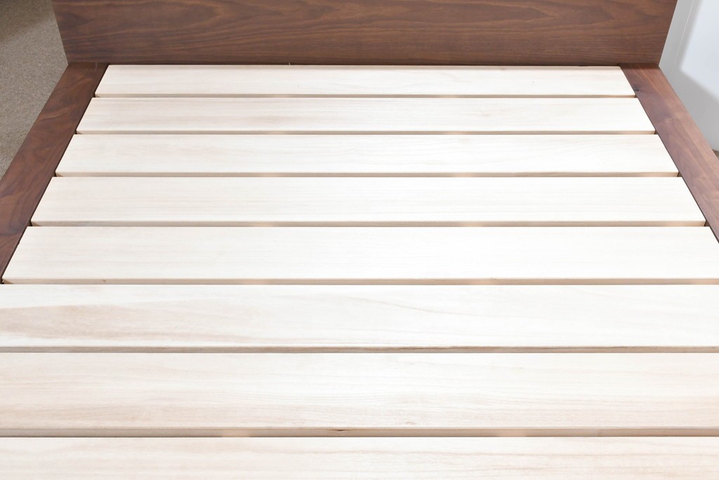 中古　美品　Veil(ヴェール)　ウォールナット　マットレス付きのダブルサイズベッド　定価約30万円　(R-085931)