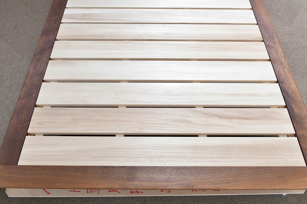 中古　美品　Veil(ヴェール)　ウォールナット　マットレス付きのダブルサイズベッド　定価約30万円　(R-085931)