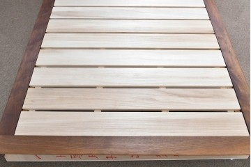 中古　美品　Veil(ヴェール)　ウォールナット　マットレス付きのダブルサイズベッド　定価約30万円　(R-085931)