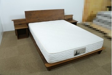 中古　美品　Veil(ヴェール)　ウォールナット　マットレス付きのダブルサイズベッド　定価約30万円　(R-085931)