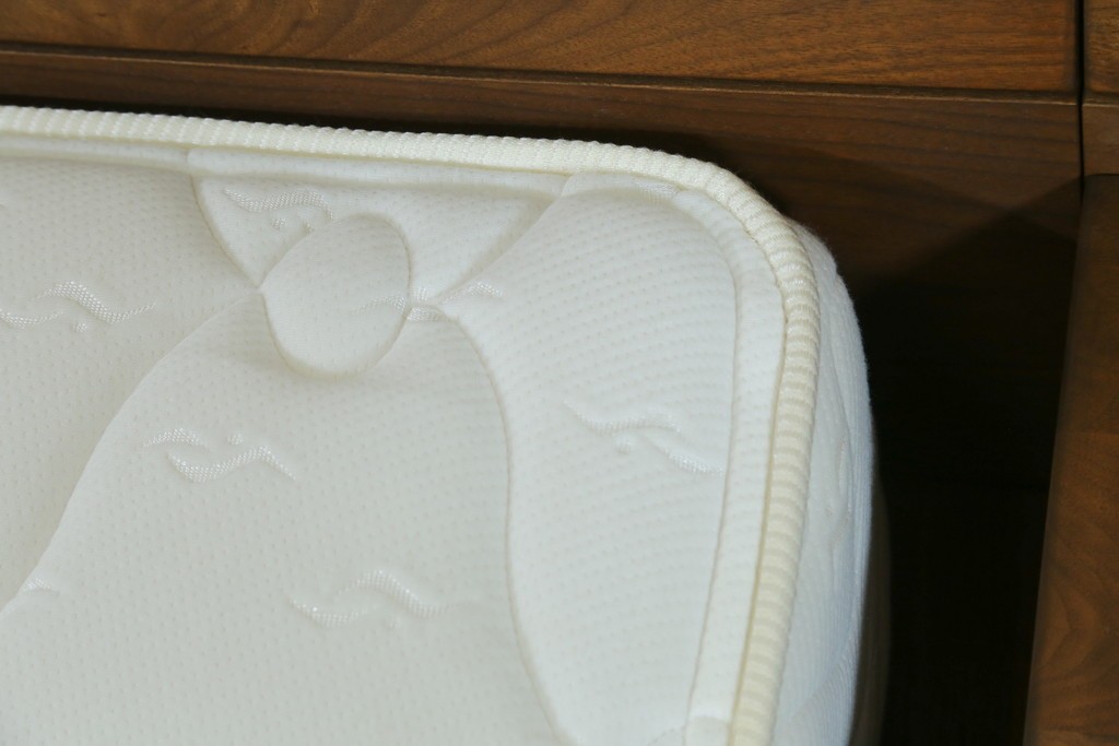 中古　美品　Veil(ヴェール)　ウォールナット　マットレス付きのダブルサイズベッド　定価約30万円　(R-085931)
