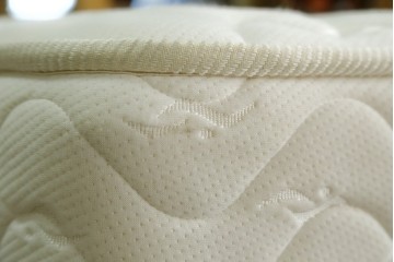 中古　美品　Veil(ヴェール)　ウォールナット　マットレス付きのダブルサイズベッド　定価約30万円　(R-085931)