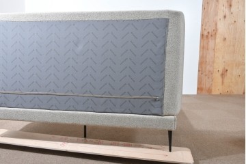 中古　美品　BoConcept(ボーコンセプト)　Austin(オースチン)　やわらかな張地が上品なワイドダブルサイズベッドフレーム　定価約40万円　(R-085932)