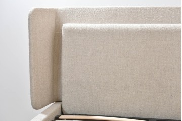 中古　美品　BoConcept(ボーコンセプト)　Austin(オースチン)　やわらかな張地が上品なワイドダブルサイズベッドフレーム　定価約40万円　(R-085932)