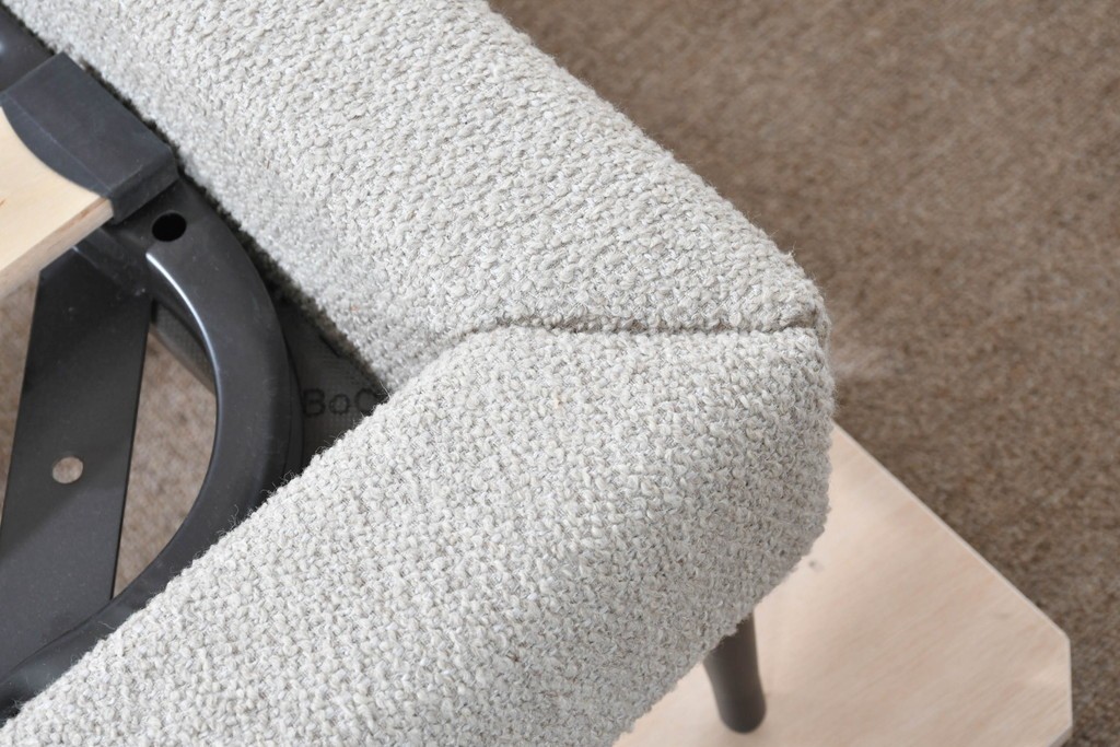 中古　美品　BoConcept(ボーコンセプト)　Austin(オースチン)　やわらかな張地が上品なワイドダブルサイズベッドフレーム　定価約40万円　(R-085932)