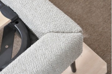 中古　美品　BoConcept(ボーコンセプト)　Austin(オースチン)　やわらかな張地が上品なワイドダブルサイズベッドフレーム　定価約40万円　(R-085932)