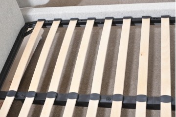 中古　美品　BoConcept(ボーコンセプト)　Austin(オースチン)　やわらかな張地が上品なワイドダブルサイズベッドフレーム　定価約40万円　(R-085932)