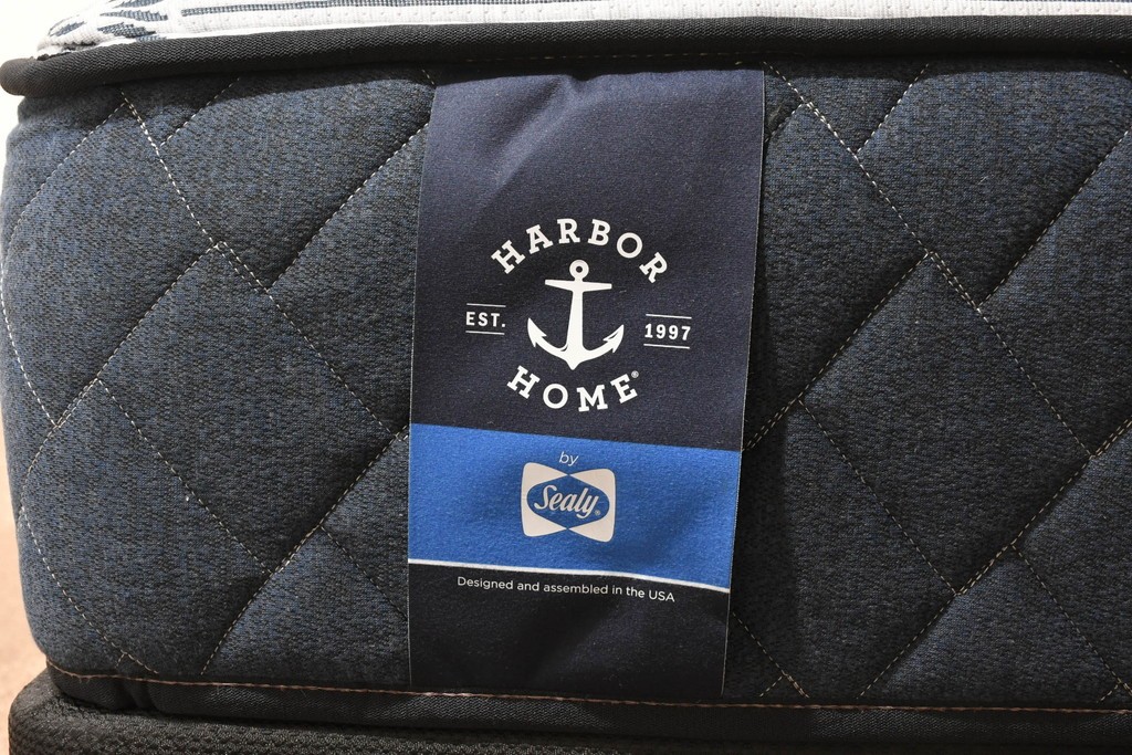 中古　美品　展示品　Sealy(シーリー)　Harbor Home(ハーバーホーム)　ワイドダブルマットレスとボトムクッションのセット　(R-085935)