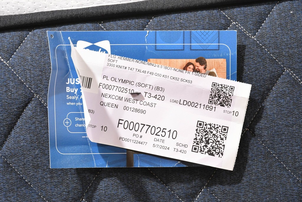 中古　美品　展示品　Sealy(シーリー)　Harbor Home(ハーバーホーム)　ワイドダブルマットレスとボトムクッションのセット　(R-085935)