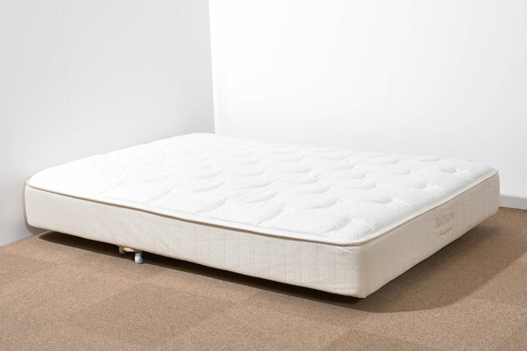 中古　美品　KINGSDOWN(キングスダウン)　REGALIA(レガリア)　Insignia(インシグニア)　ダブルサイズマットレス　定価約26万円　(R-085938)