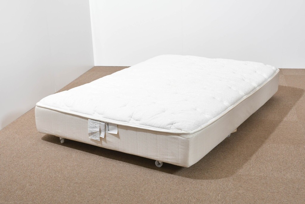 中古　美品　KINGSDOWN(キングスダウン)　REGALIA(レガリア)　Insignia(インシグニア)　ダブルサイズマットレス　定価約26万円　(R-085938)