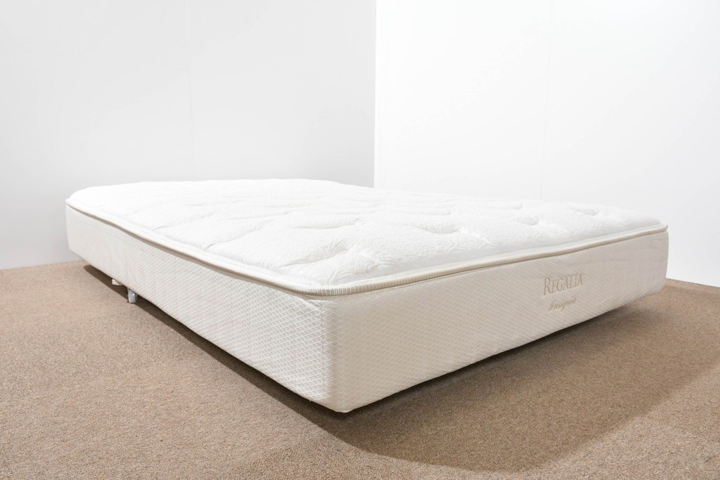 中古　美品　KINGSDOWN(キングスダウン)　REGALIA(レガリア)　Insignia(インシグニア)　ダブルサイズマットレス　定価約26万円　(R-085938)