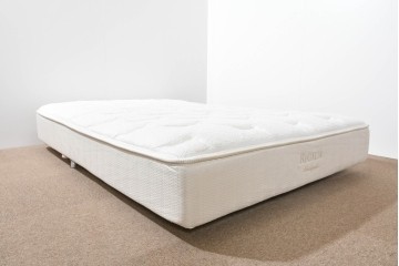 中古　美品　KINGSDOWN(キングスダウン)　REGALIA(レガリア)　Insignia(インシグニア)　ダブルサイズマットレス　定価約26万円　(R-085938)