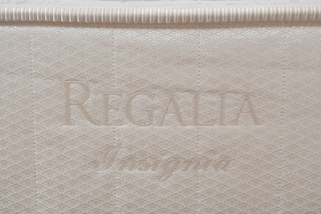 中古　美品　KINGSDOWN(キングスダウン)　REGALIA(レガリア)　Insignia(インシグニア)　ダブルサイズマットレス　定価約26万円　(R-085938)