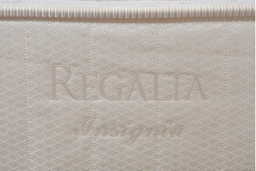 中古　美品　KINGSDOWN(キングスダウン)　REGALIA(レガリア)　Insignia(インシグニア)　ダブルサイズマットレス　定価約26万円　(R-085938)