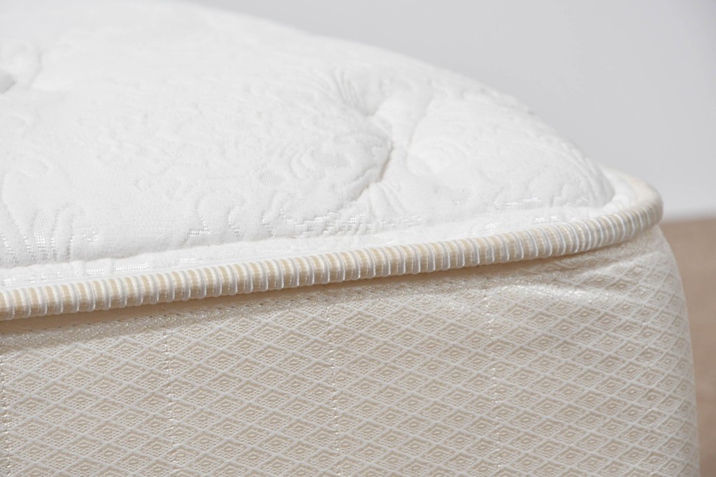 中古　美品　KINGSDOWN(キングスダウン)　REGALIA(レガリア)　Insignia(インシグニア)　ダブルサイズマットレス　定価約26万円　(R-085938)