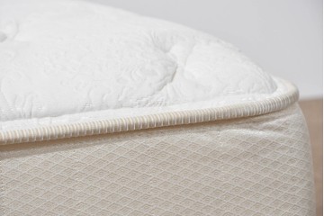 中古　美品　KINGSDOWN(キングスダウン)　REGALIA(レガリア)　Insignia(インシグニア)　ダブルサイズマットレス　定価約26万円　(R-085938)