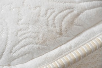 中古　美品　KINGSDOWN(キングスダウン)　REGALIA(レガリア)　Insignia(インシグニア)　ダブルサイズマットレス　定価約26万円　(R-085938)