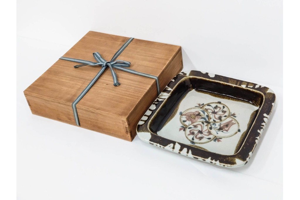 河井武一(師:河井寛次郎)　柔らかな丸紋が重なる丸紋飴流の角鉢　共箱付き　(R-085941)