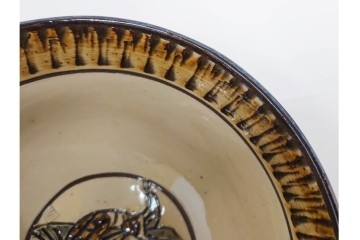 沖縄 壺屋焼　新垣栄三郎・新垣勉　赤絵と魚文が目を引く片口と鉢2点のセット　(R-085942)