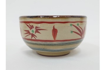 沖縄 壺屋焼　新垣栄三郎・新垣勉　赤絵と魚文が目を引く片口と鉢2点のセット　(R-085942)