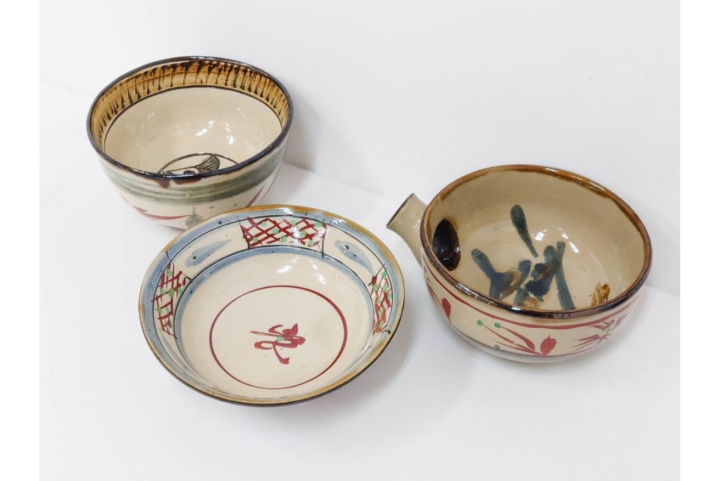 沖縄 壺屋焼　新垣栄三郎・新垣勉　赤絵と魚文が目を引く片口と鉢2点のセット　(R-085942)