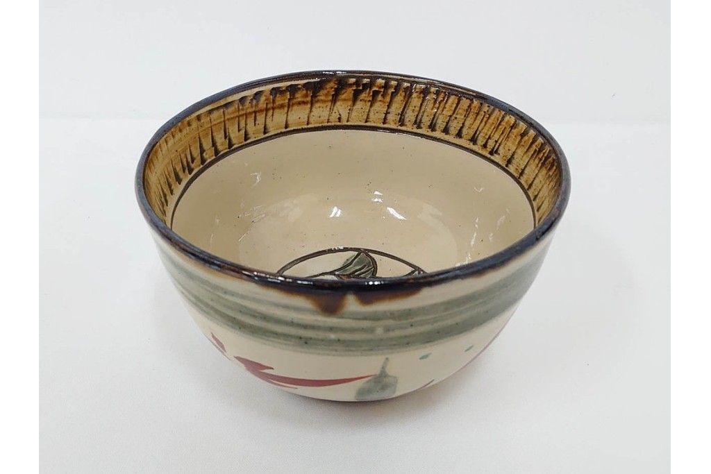 沖縄 壺屋焼　新垣栄三郎・新垣勉　赤絵と魚文が目を引く片口と鉢2点のセット　(R-085942)