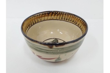 沖縄 壺屋焼　新垣栄三郎・新垣勉　赤絵と魚文が目を引く片口と鉢2点のセット　(R-085942)