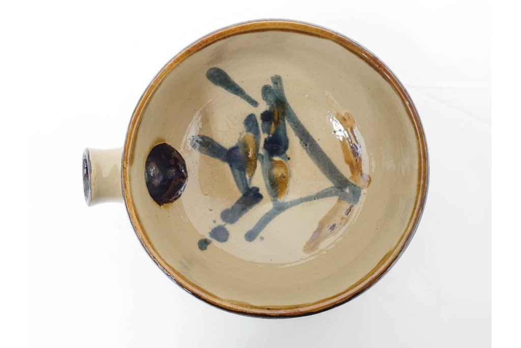 沖縄 壺屋焼　新垣栄三郎・新垣勉　赤絵と魚文が目を引く片口と鉢2点のセット　(R-085942)